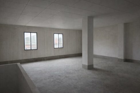 Espacio minimalista con luz natural