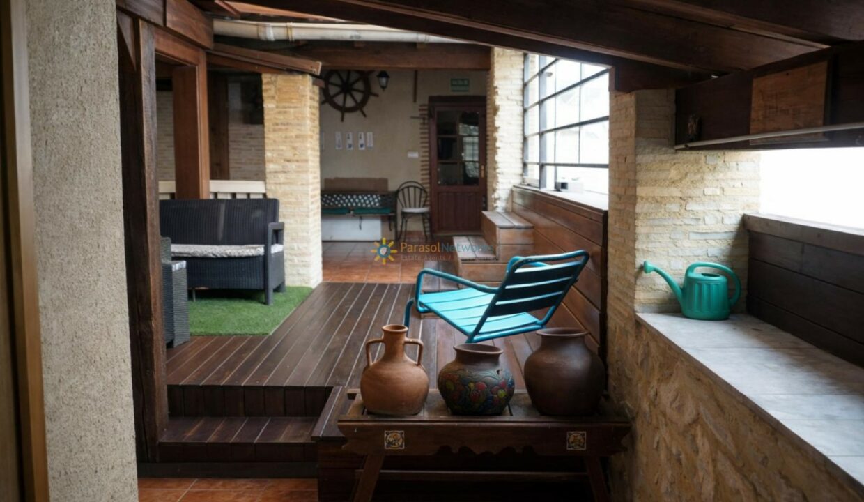 Espacio rústico y moderno al aire libre