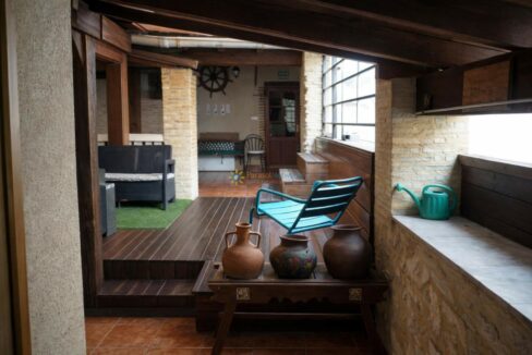 Espacio rústico y moderno al aire libre