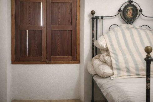 Esquina acogedora con cama vintage