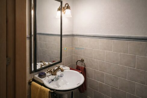 Esquina de baño con detalles vintage