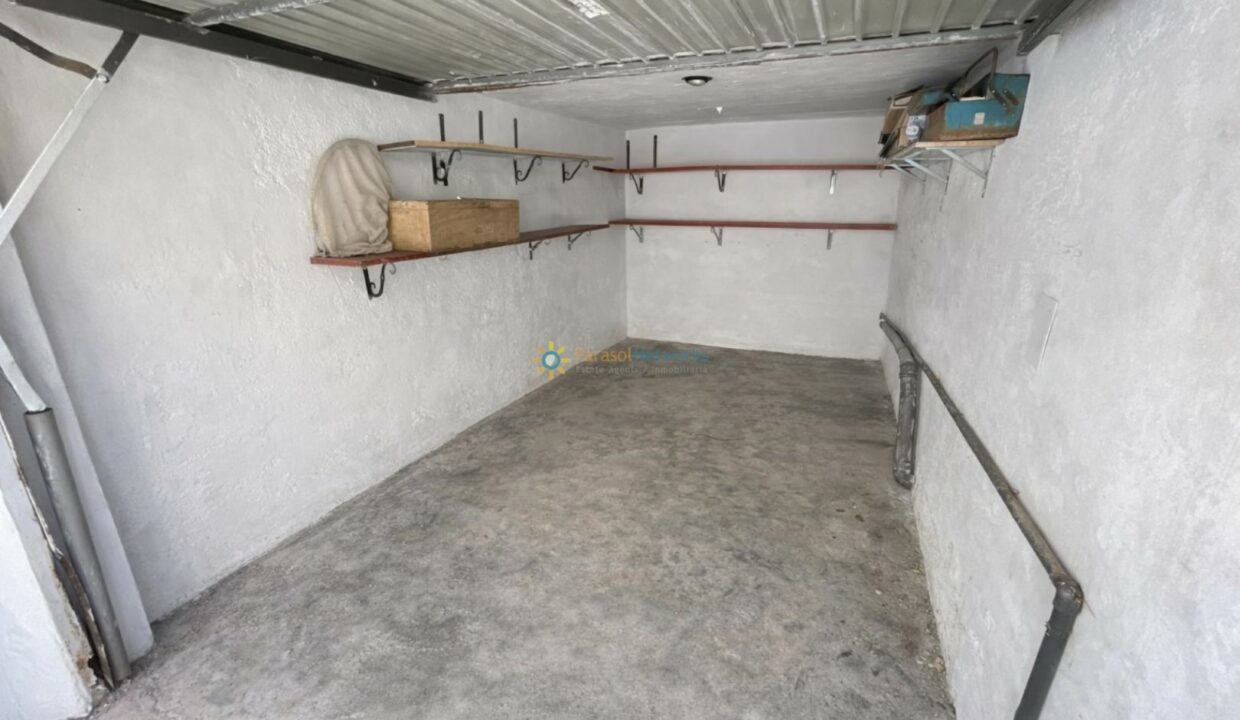 Garaje limpio y ordenado