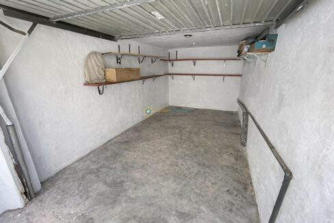 Garaje limpio y ordenado