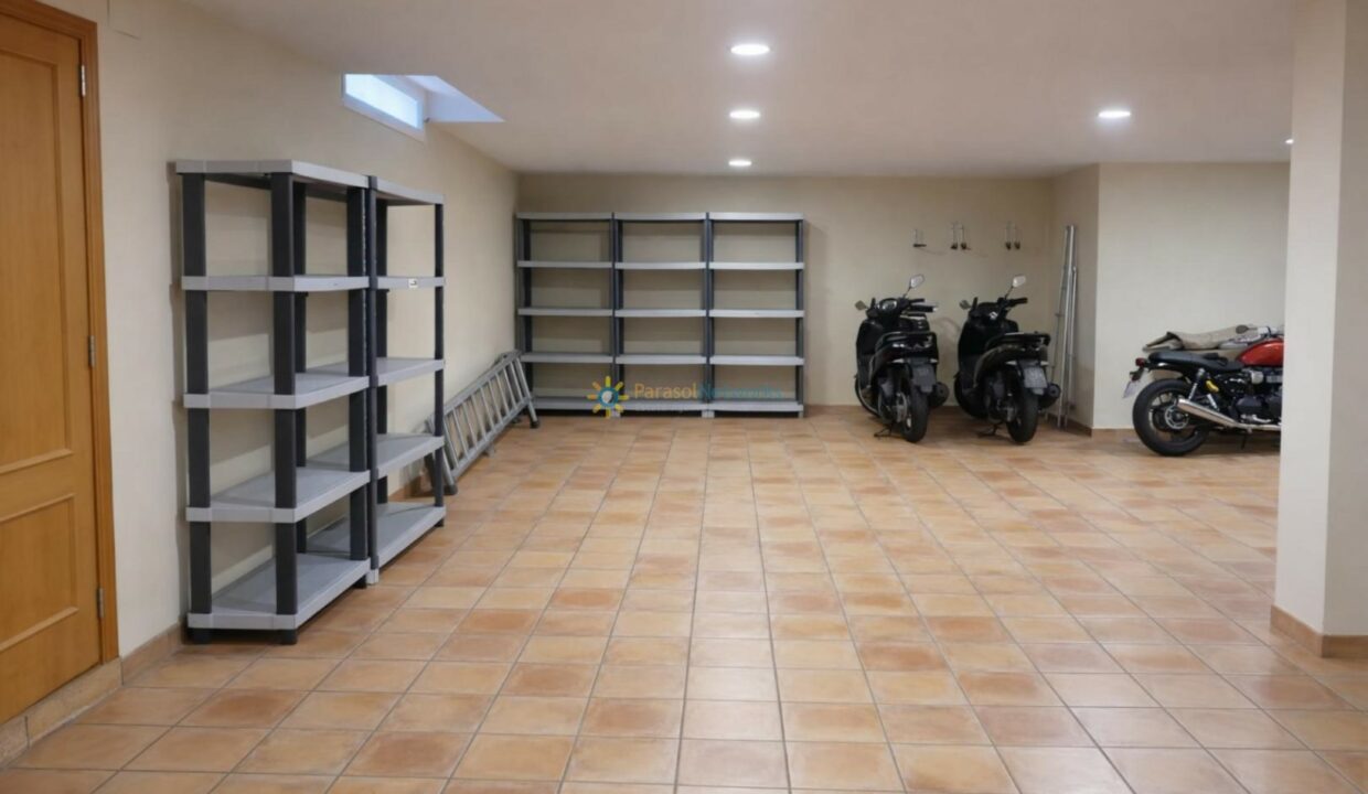 Garaje moderno con motocicletas estacionadas