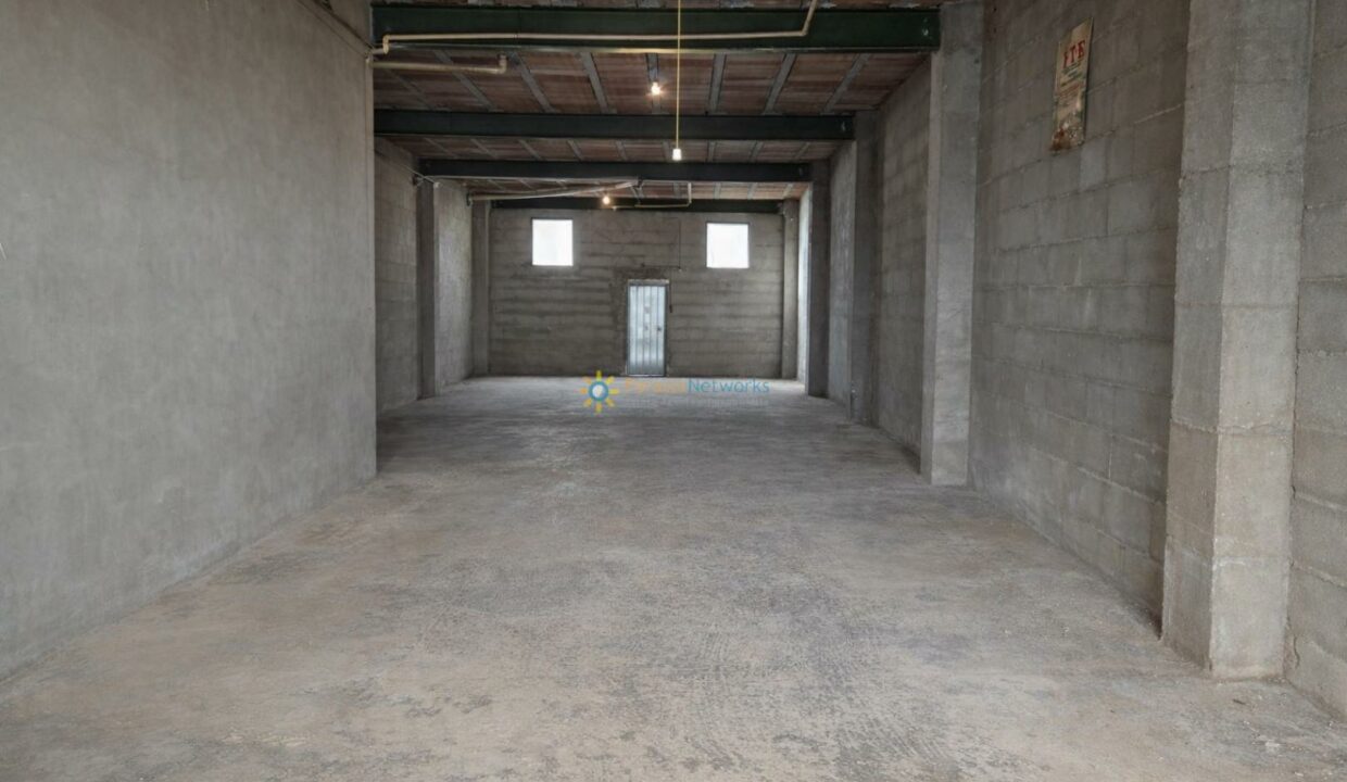 Garaje vacío y sin terminar(2)