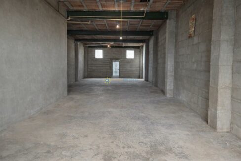 Garaje vacío y sin terminar(2)