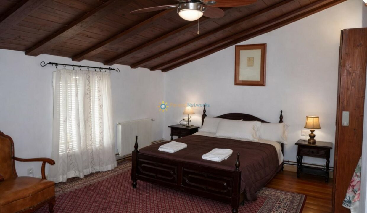 Habitación abuhardillada cálida y acogedora