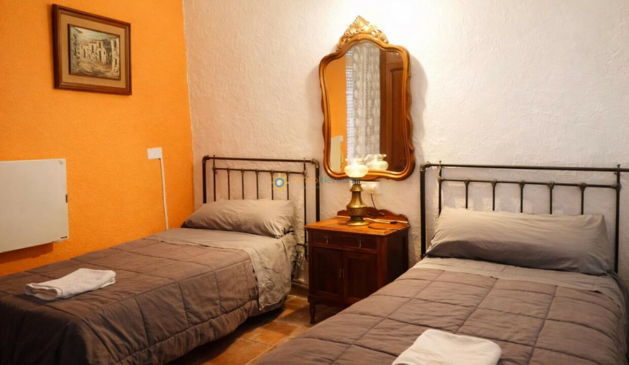 Habitación acogedora con camas individuales