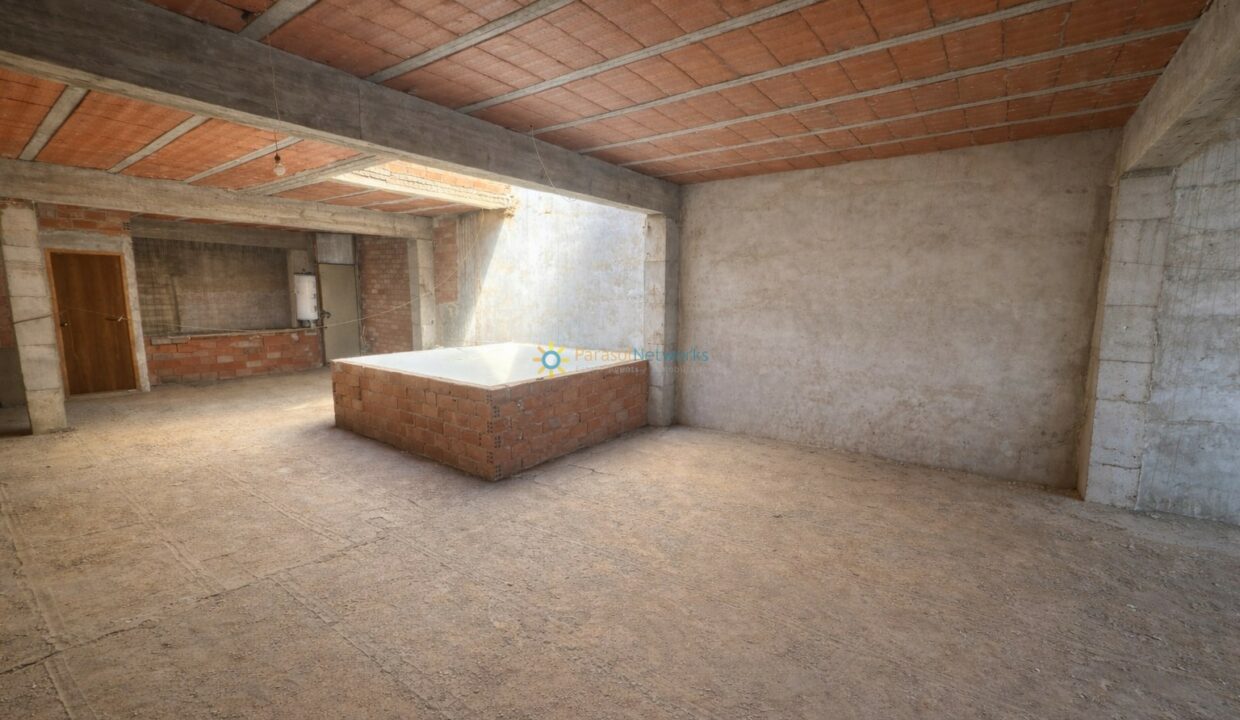 Habitación en construcción con ladrillos expuestos