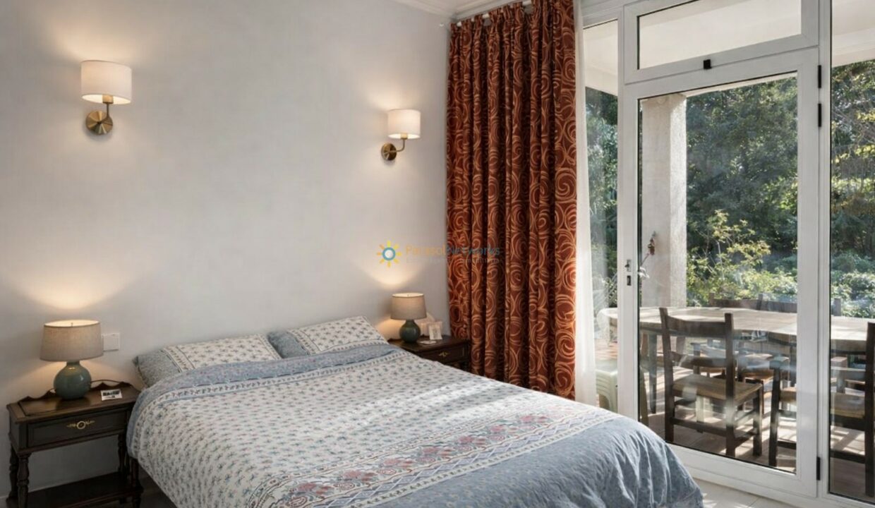 Habitación luminosa con terraza exterior