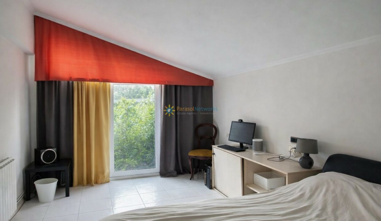 Habitación luminosa con vistas al jardín