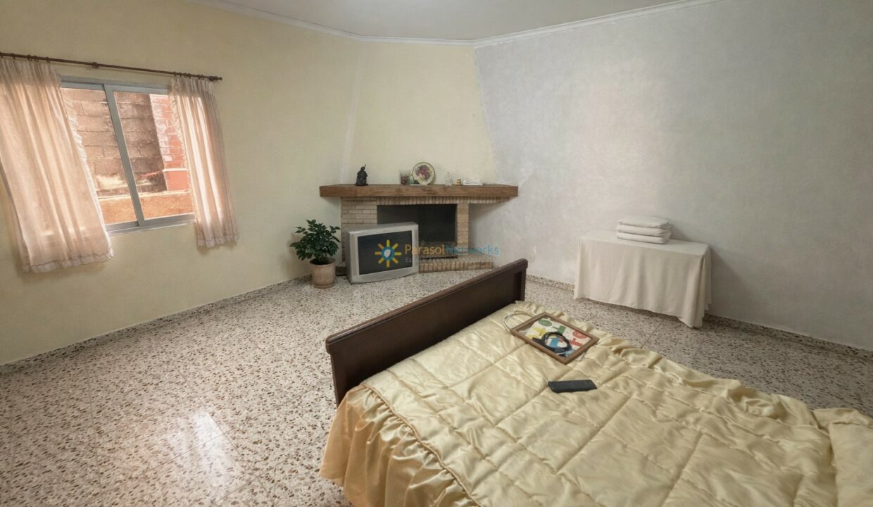 Habitación luminosa y acogedora