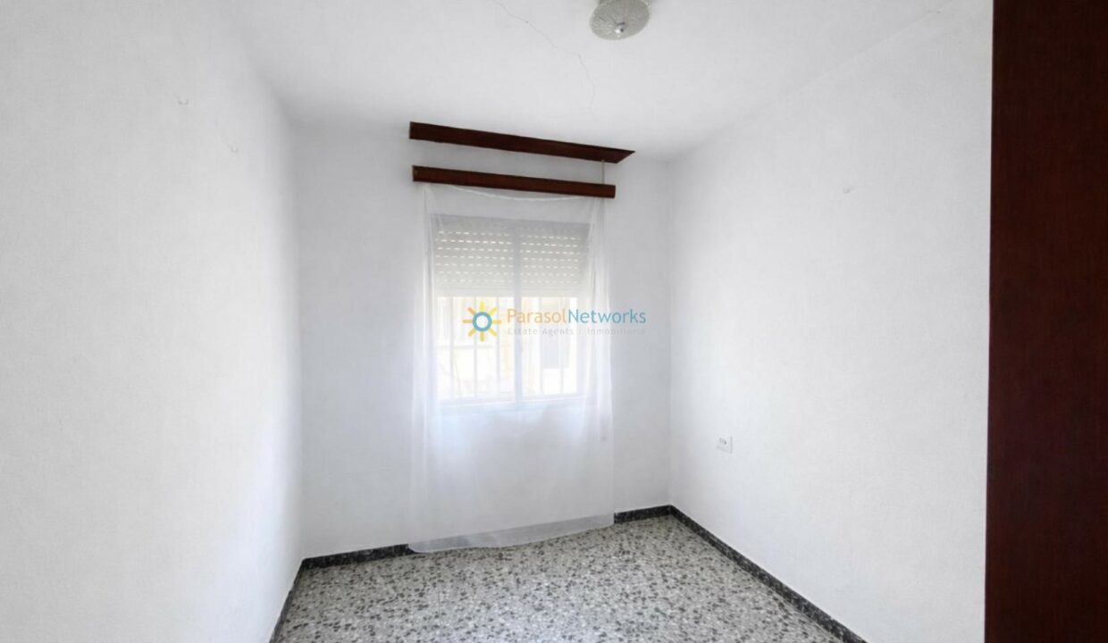 Habitación luminosa y limpia