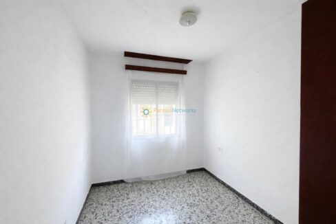 Habitación luminosa y limpia