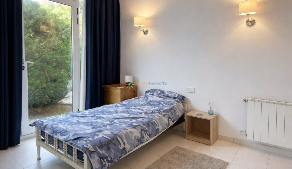 Habitación moderna con cama camuflada