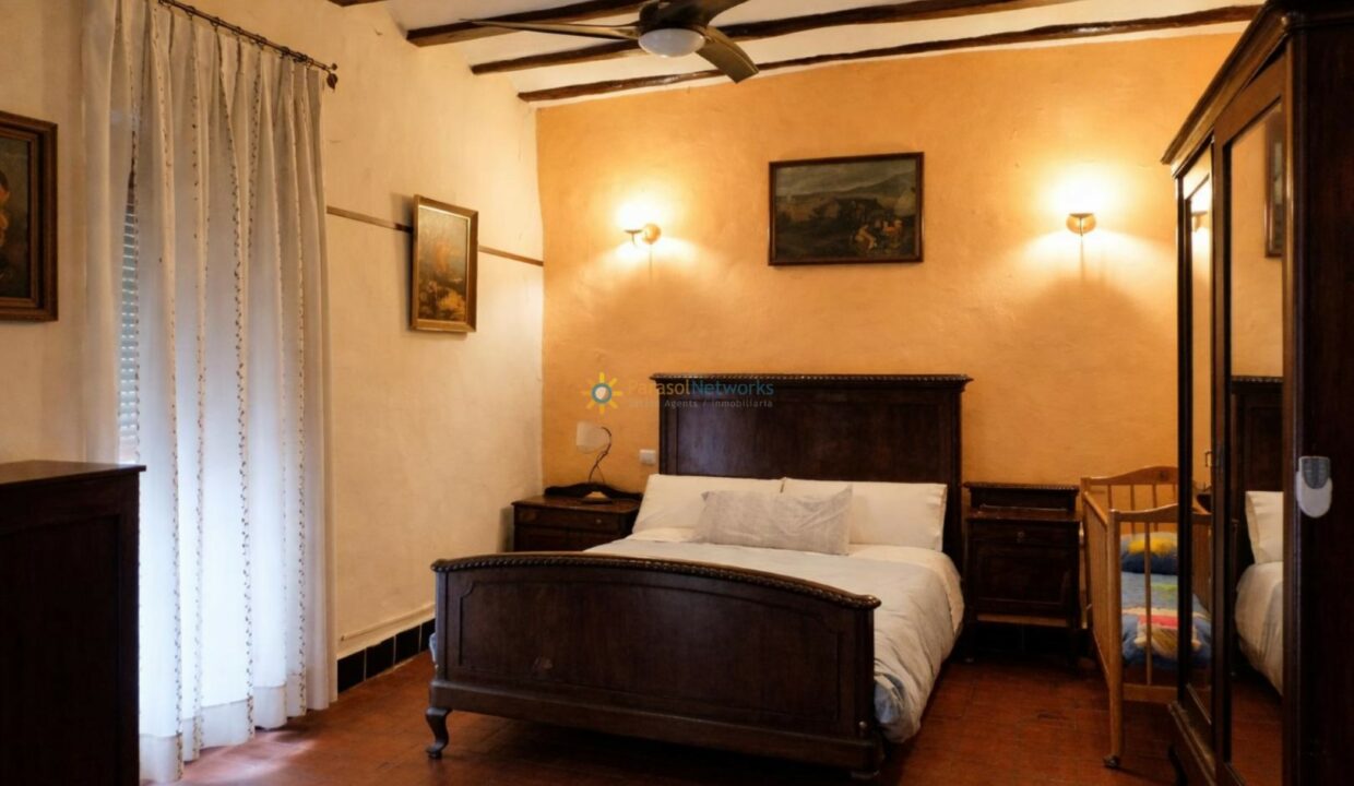 Habitación rústica de estilo español