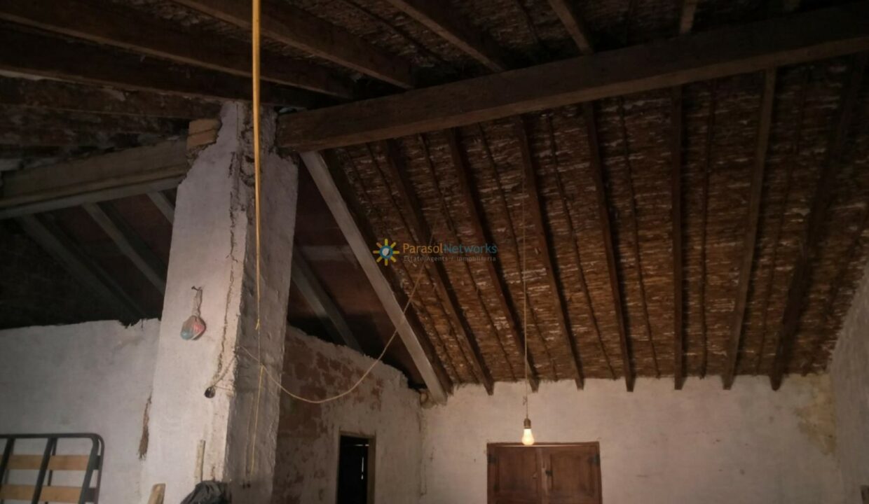 Habitación rústica en construcción