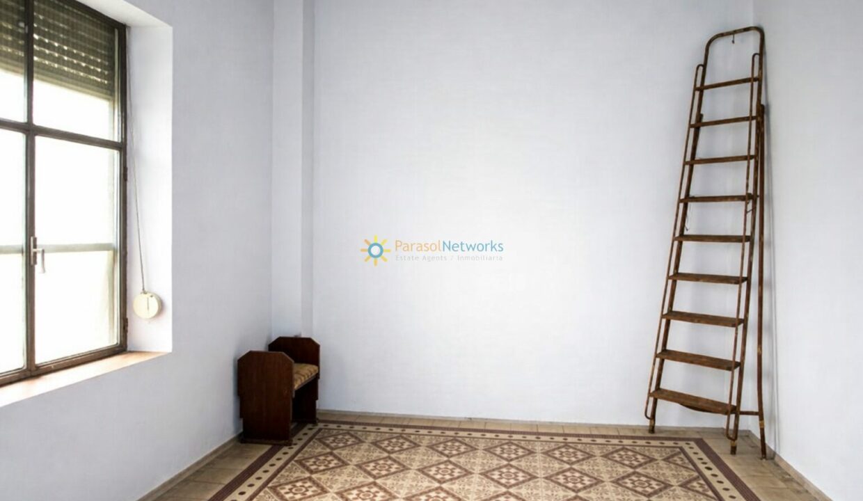 Habitación vacía con detalles vintage