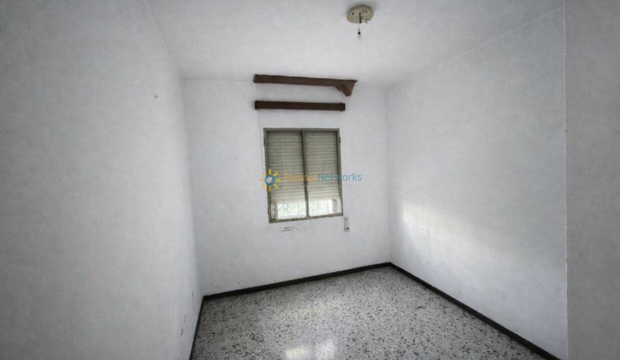 Habitación vacía con luz natural