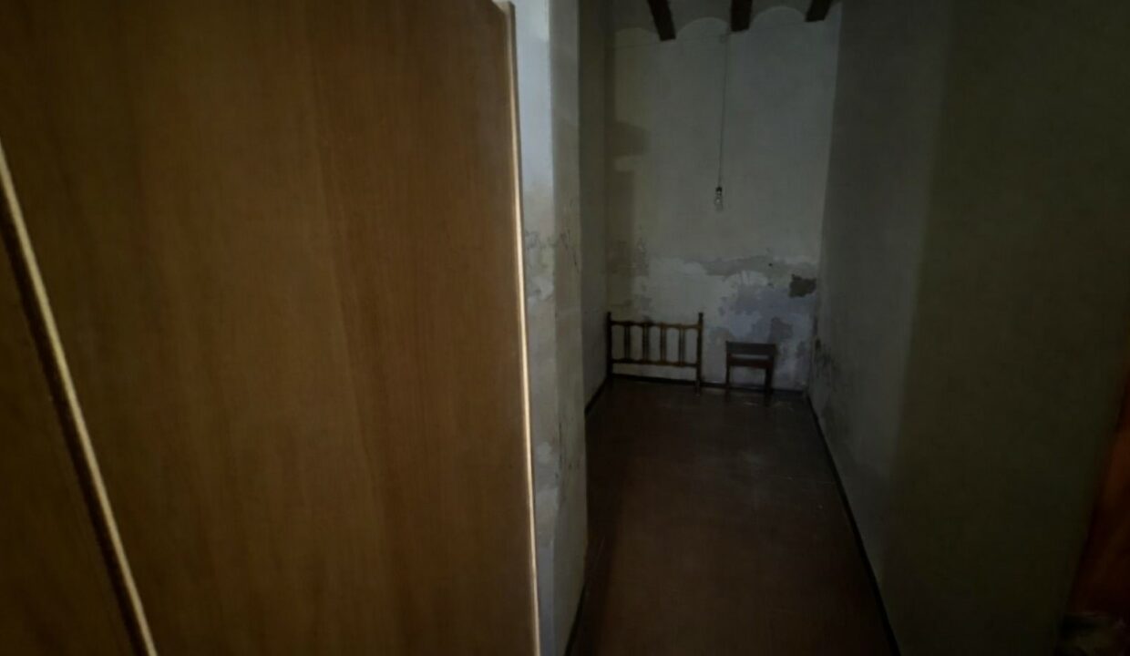 Habitación vacía y sombría