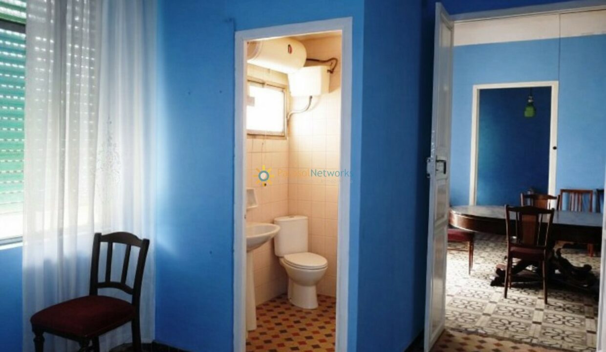 Habitación y comedor conectados con luz natural