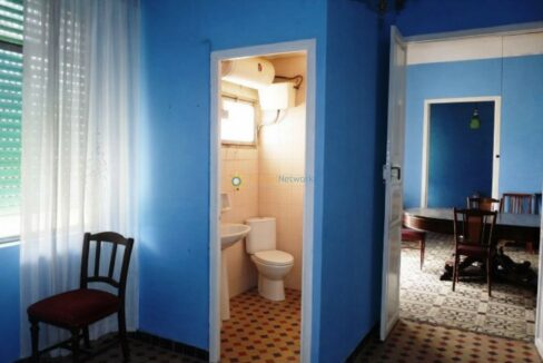 Habitación y comedor conectados con luz natural