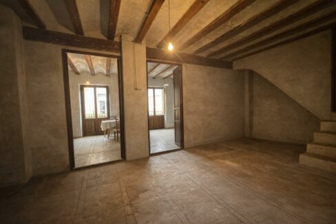 Interior rústico con luz cálida