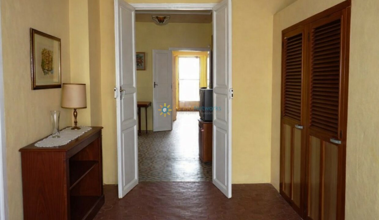 Interiores cálidos con puertas abiertas