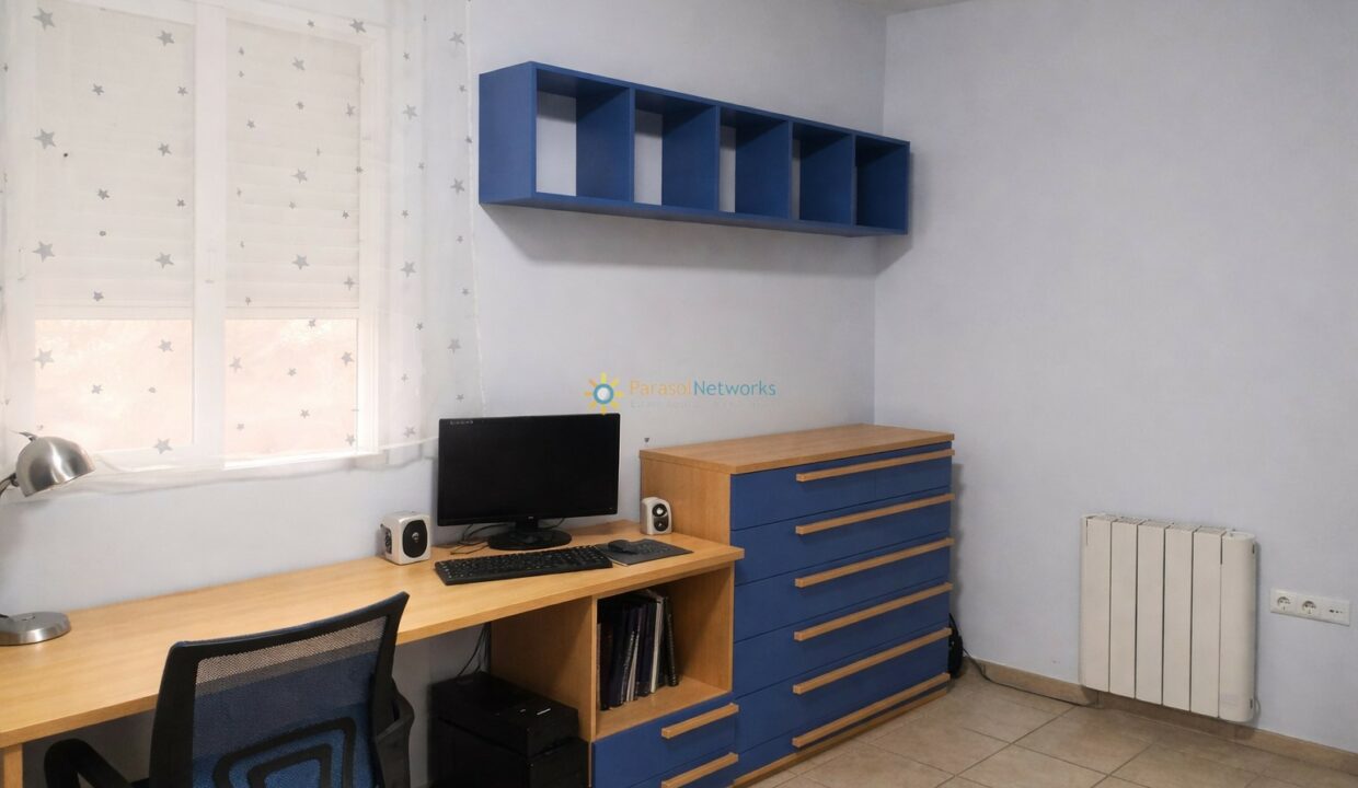 Oficina minimalista y organizada