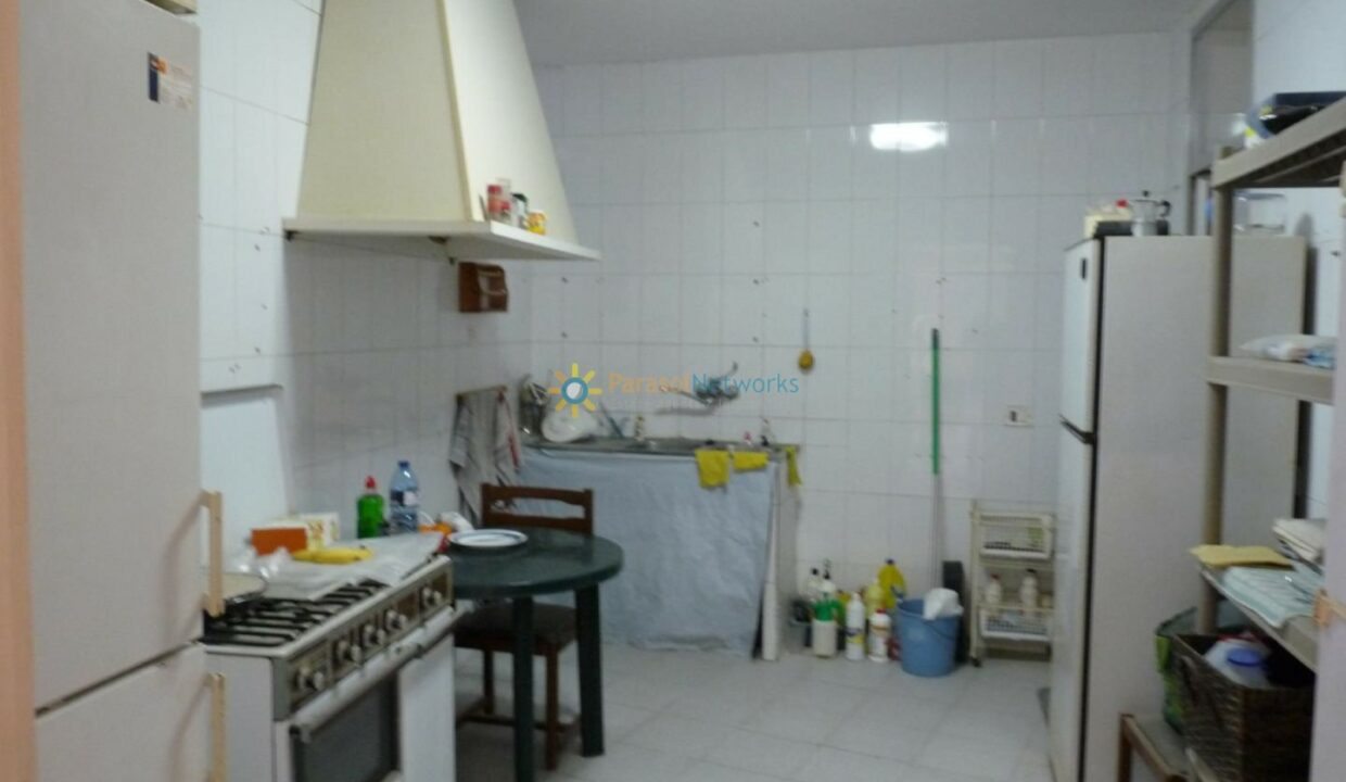 P1800222