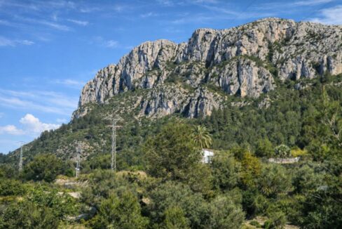 Paisaje montañoso con vegetación mediterránea