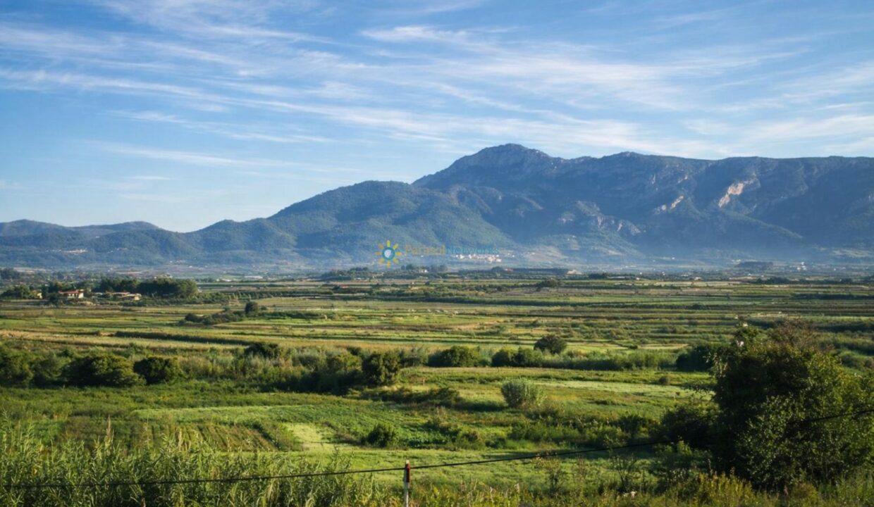 Paisaje rural al amanecer