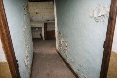 Pasillo antiguo hacia área de lavado
