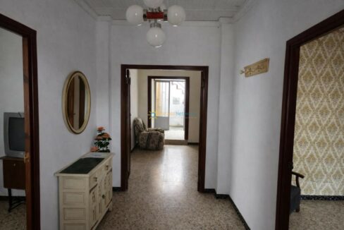 Pasillo tradicional con detalles vintage