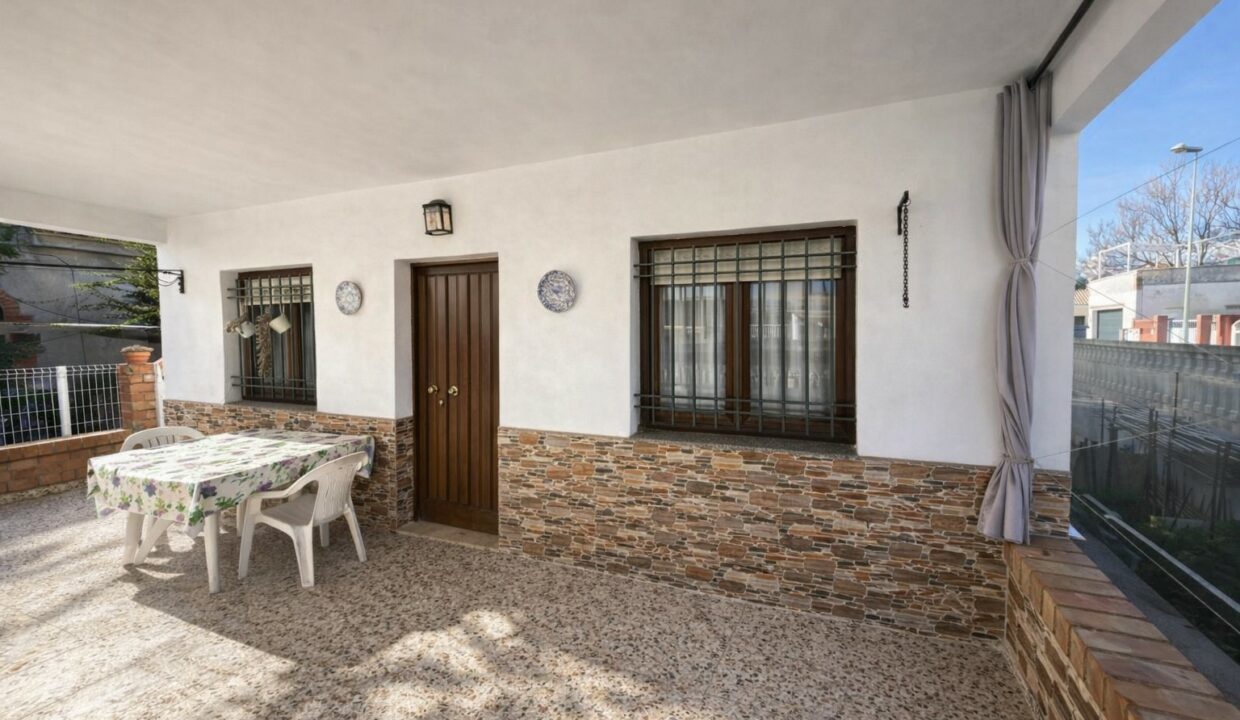 Patio exterior con detalles florales(1)