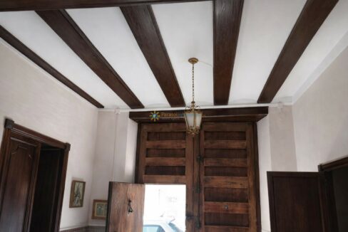 Puertas de madera y luz vintage