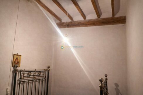 Rincón acogedor con detalles antiguos