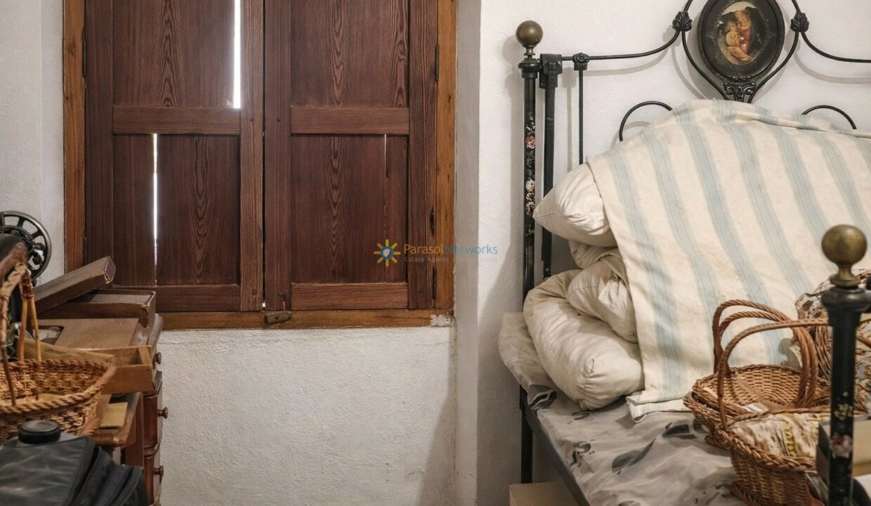 Rincón acogedor de dormitorio tradicional