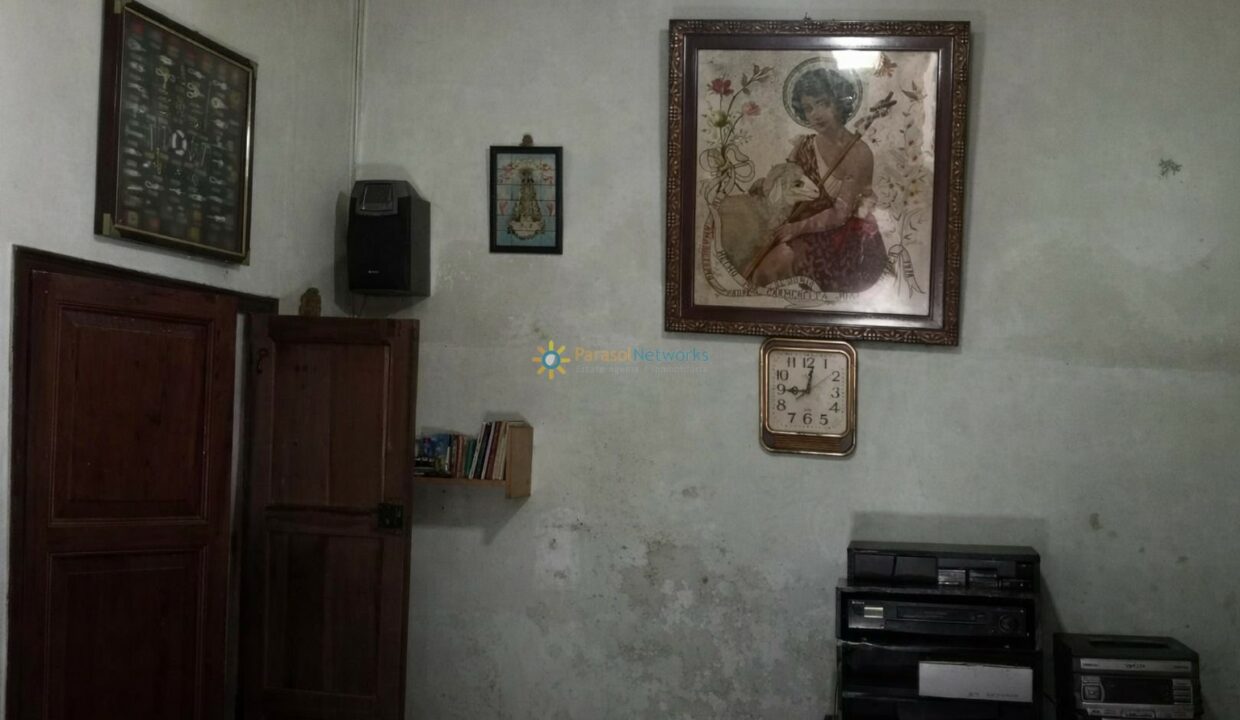 Rincón antiguo con equipo electrónico