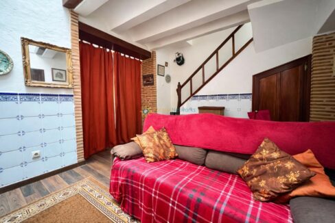 Sala acogedora con detalles elegantes