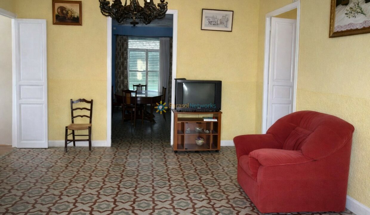 Sala clásica con detalles tradicionales