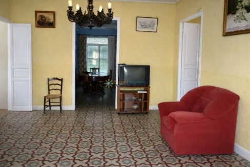 Sala clásica con detalles tradicionales