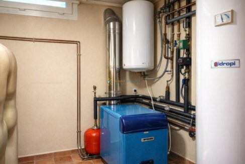 Sala de calderas con sistema de calefacción