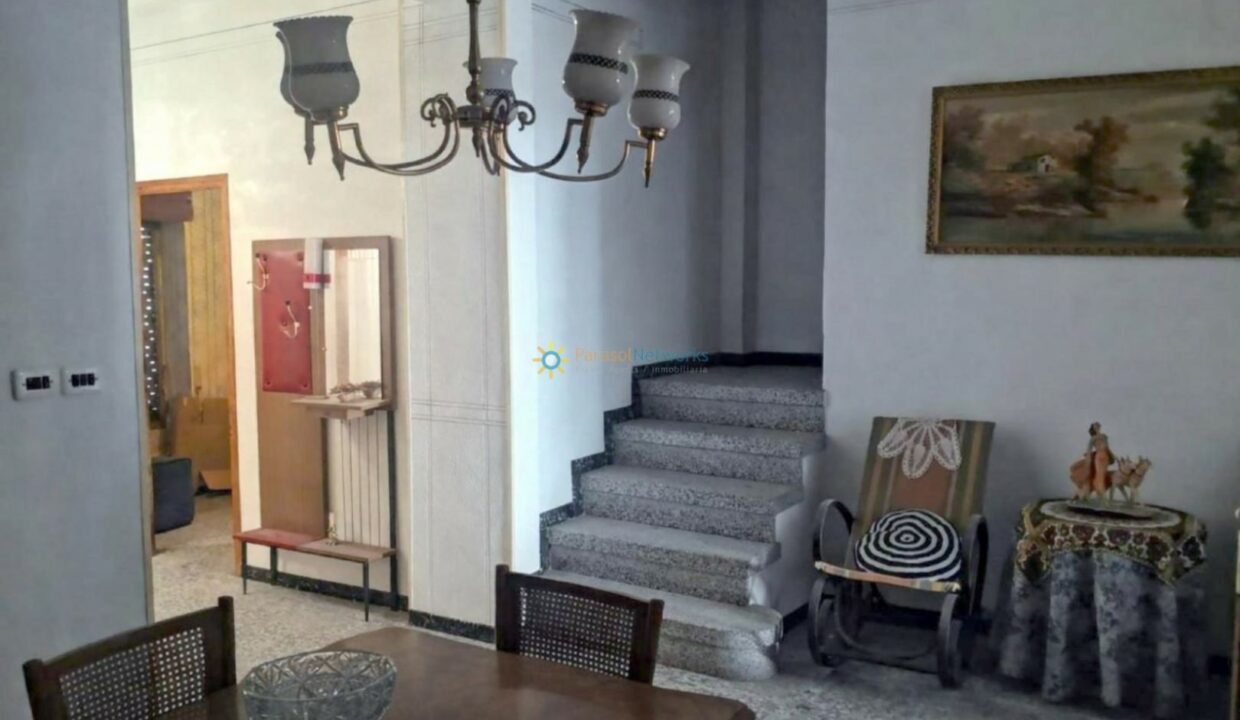 Sala de comedor clásica y elegante