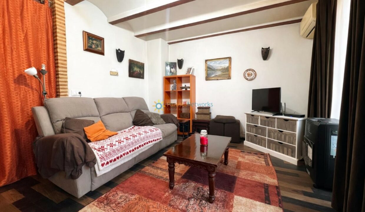 Sala de estar cálida y acogedora