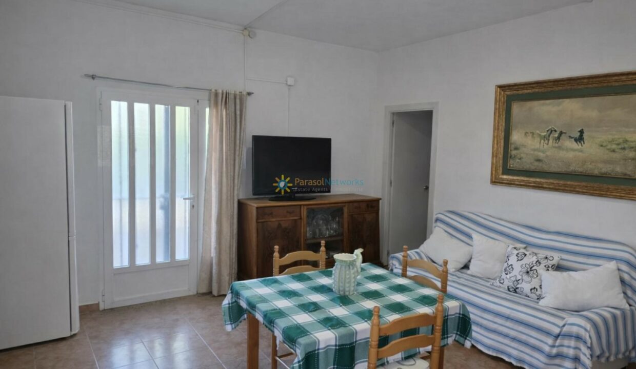 Sala de estar luminosa y acogedora