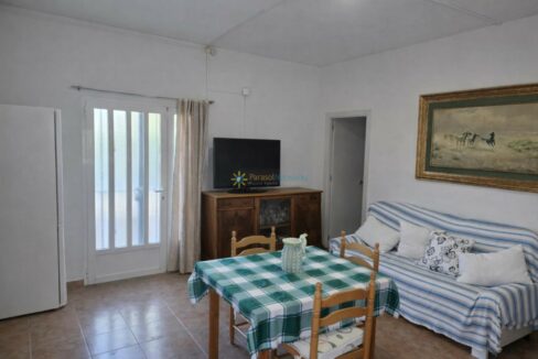 Sala de estar luminosa y acogedora