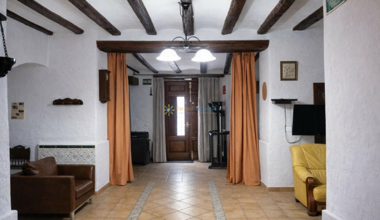 Sala de estar rústica y luminosa