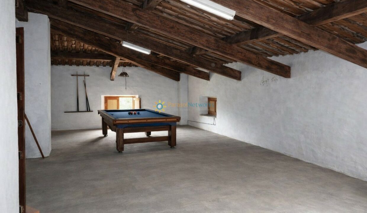 Sala de juegos en desván antiguo