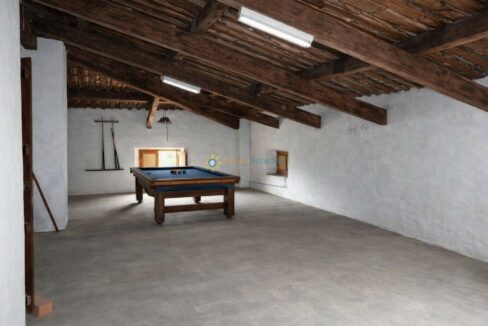 Sala de juegos en desván antiguo